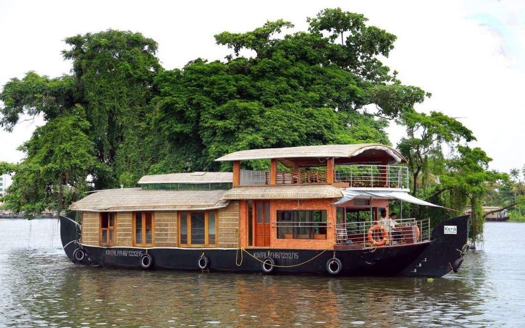 luxury Honeymoon Houseboat
